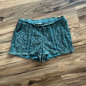 Medium lace shorts BUY MY CLOTHES! MAKE A BUNDLE! I want gone!!